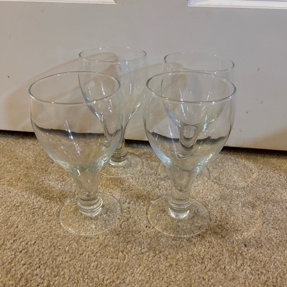 Set of 4 Clear Glass Goblets